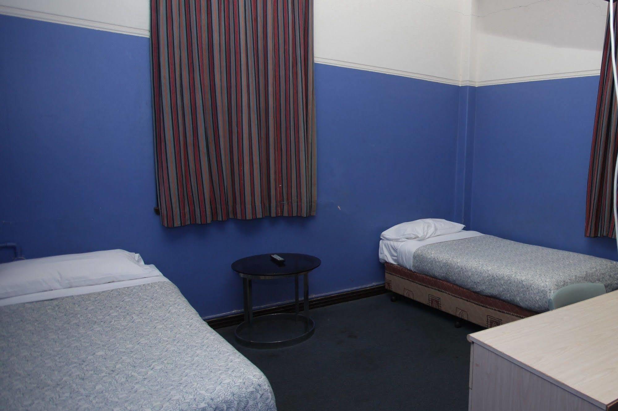 Ostello The Old Swan Barracks Perth Esterno foto